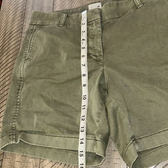 J Crew Travel 🧳 Shorts 🩳 4 Pockets for your gear ⚙️💴💳💄Sanitized & sealed! - Picture 7 of 17